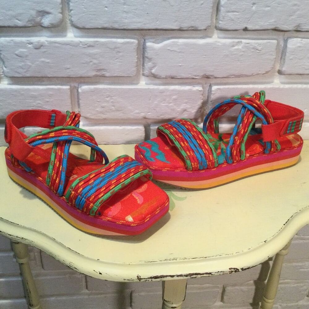 FARM RIO Red Ipanema Tropical Platform Sandal 9